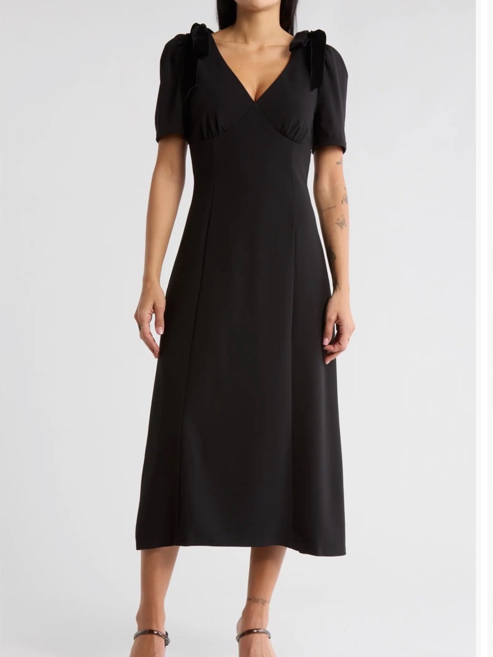 NWOT ASTR the label Black V-Neck Midi Dress with Puff Sleeves